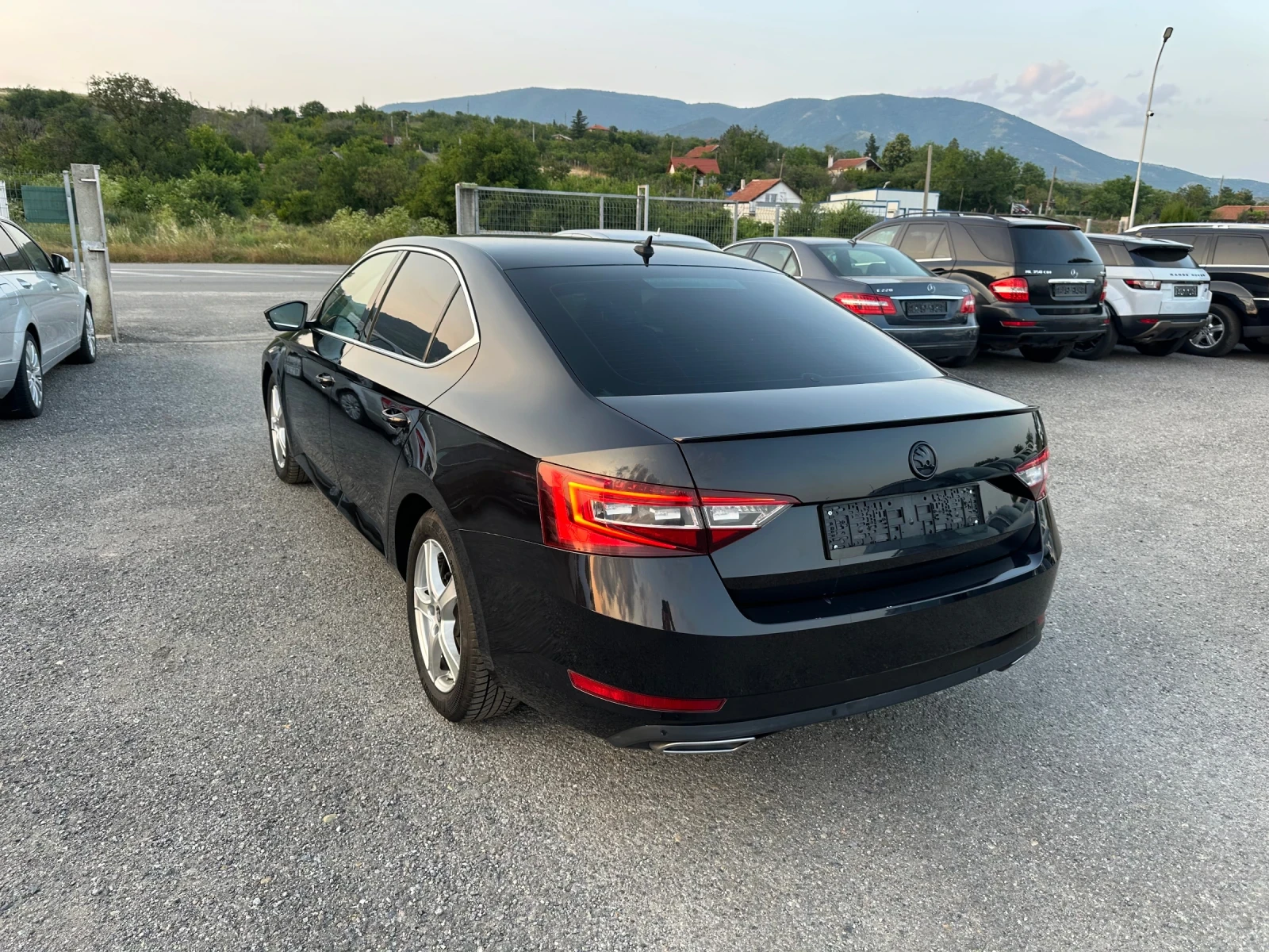 Skoda Superb 2.0TDI* 190кс* DSG* KEYLESS* КАМЕРА* ПЕЧКА - изображение 6