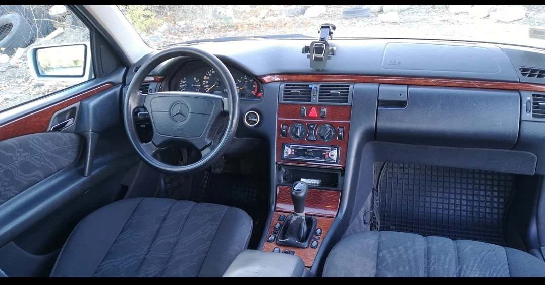 Mercedes-Benz 200  - изображение 8