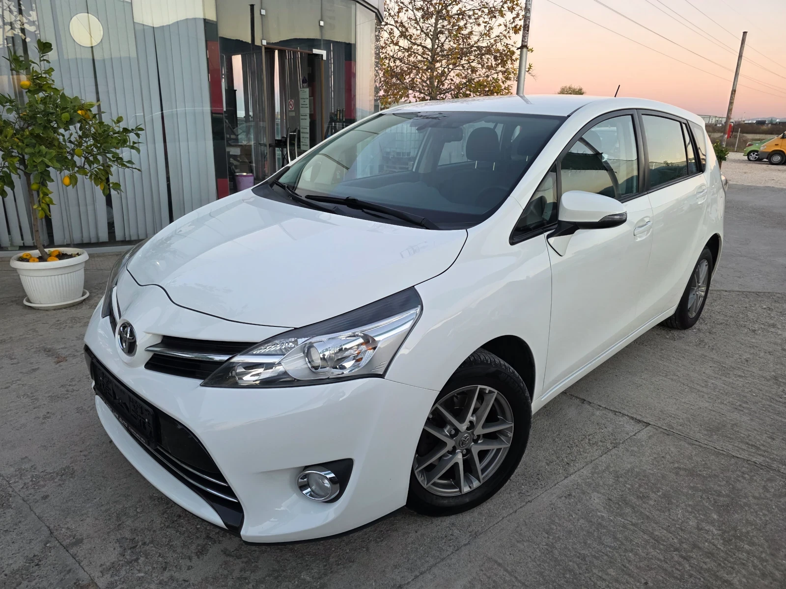 Toyota Verso 1.6 VVTI EVRO 6  Navi HandsFree | Mobile.bg   1