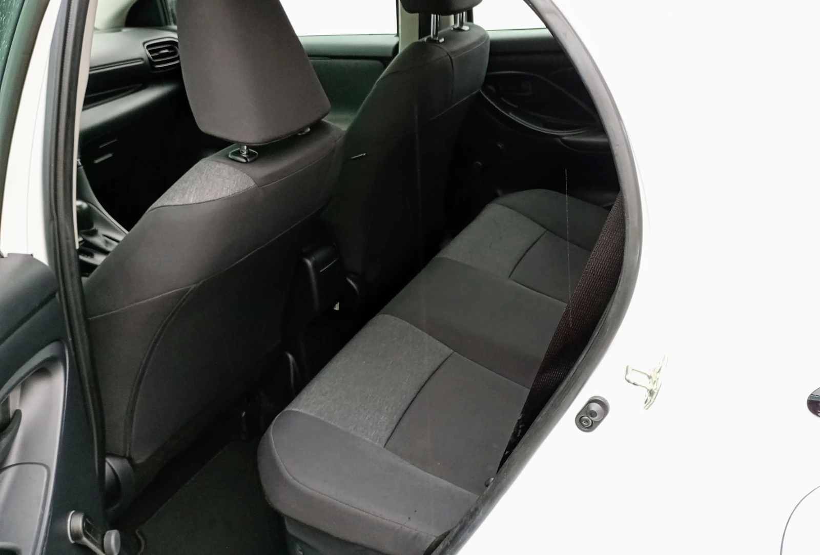 Toyota Yaris 1.5 Hybrid e-CVT - изображение 6