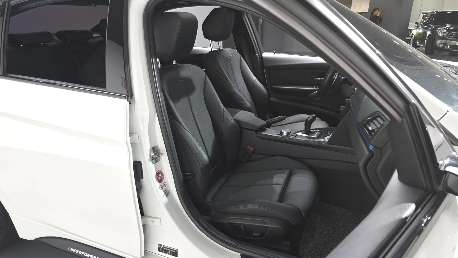 BMW 320 M-Performance EDITION autogeorge.com - изображение 10