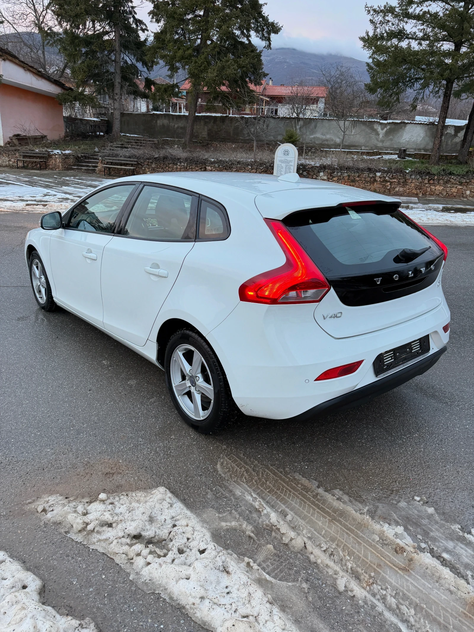 Volvo V40 2.0d euro6b  - изображение 5