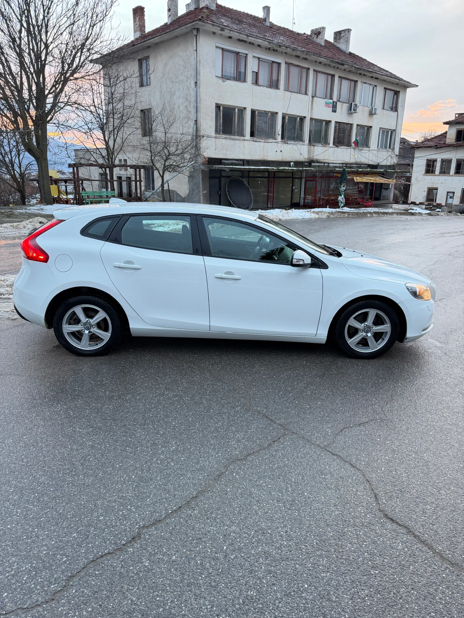 Volvo V40 2.0d euro6b  - изображение 2