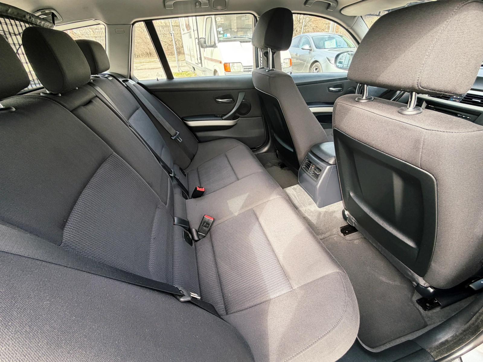 BMW 318 i FACELIFT, снимка 11 - Автомобили и джипове - 53826844