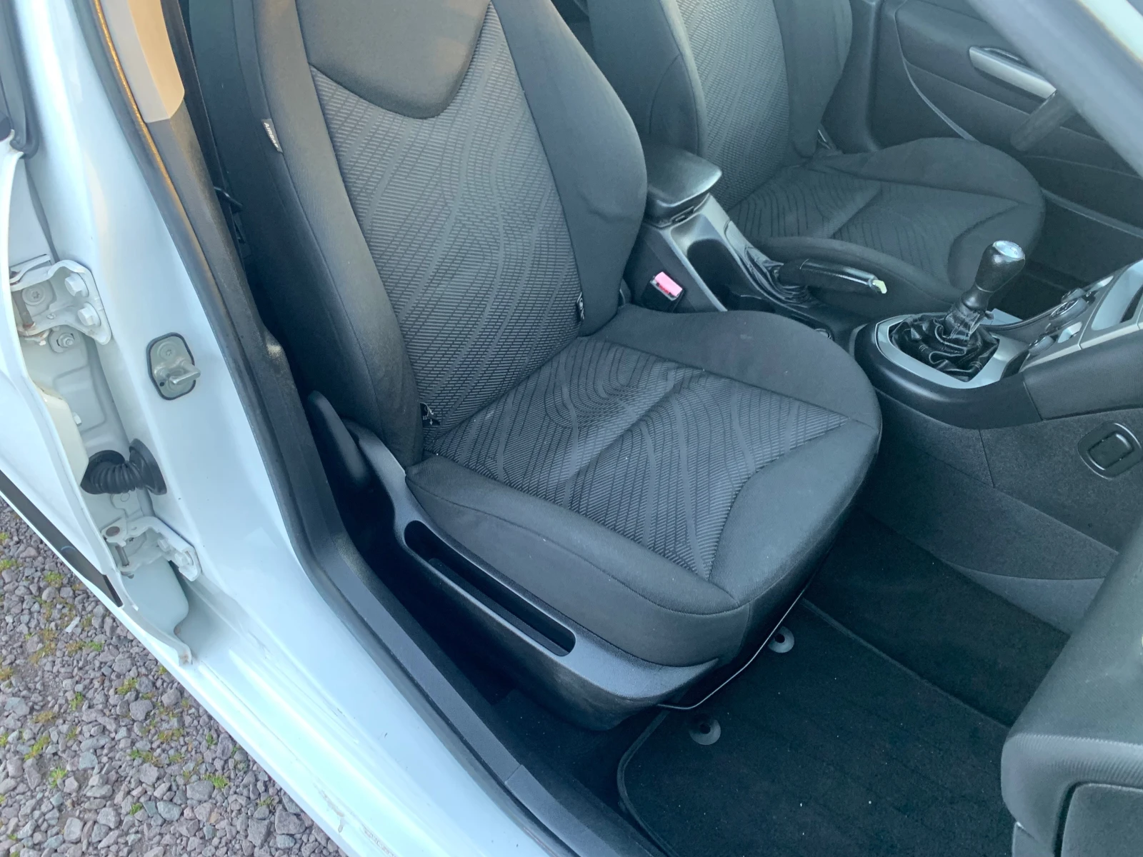 Peugeot 308 1.6hdi 90к.с., снимка 15 - Автомобили и джипове - 53829656