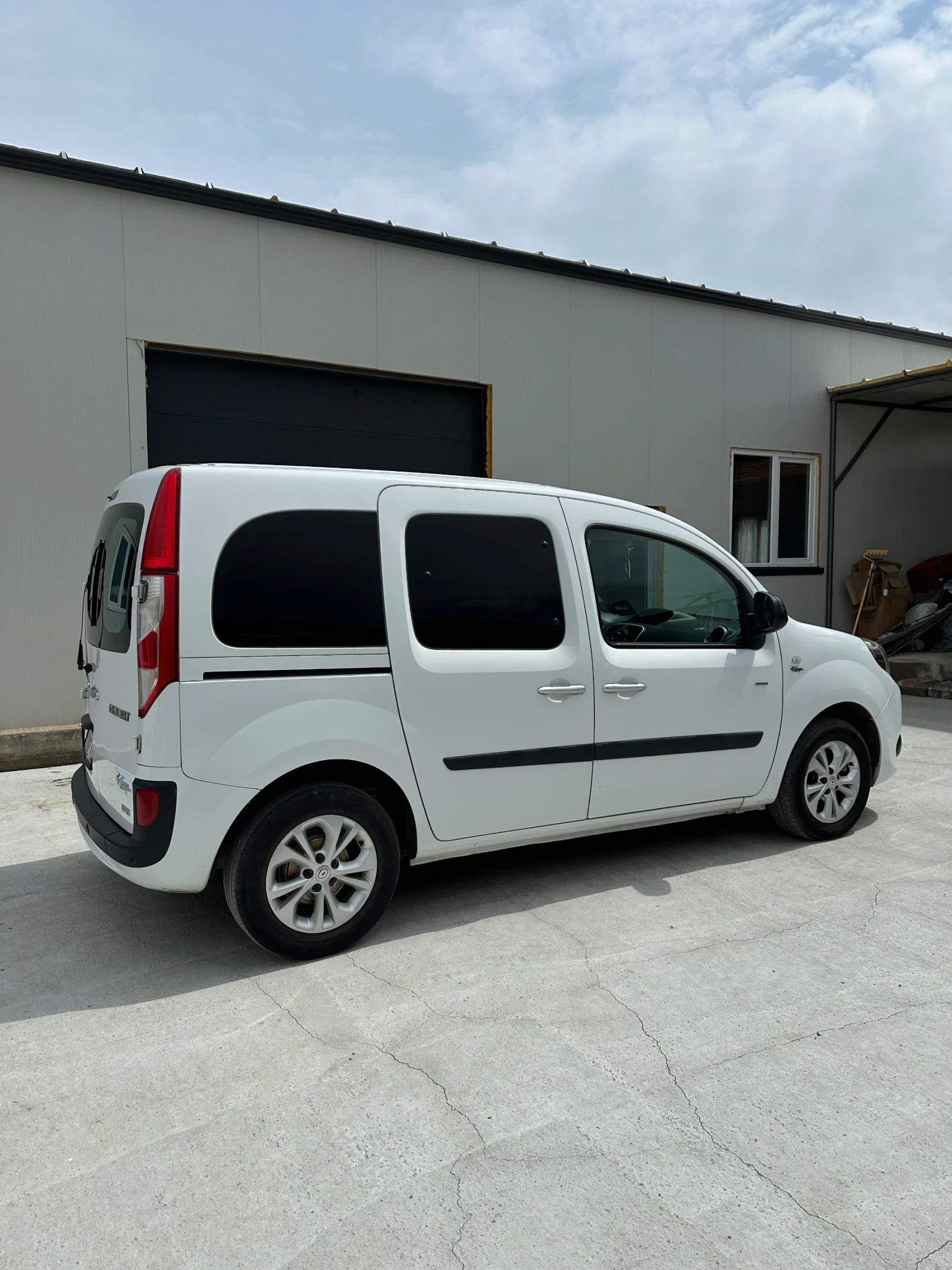 Renault Kangoo, снимка 3 - Автомобили и джипове - 54388913