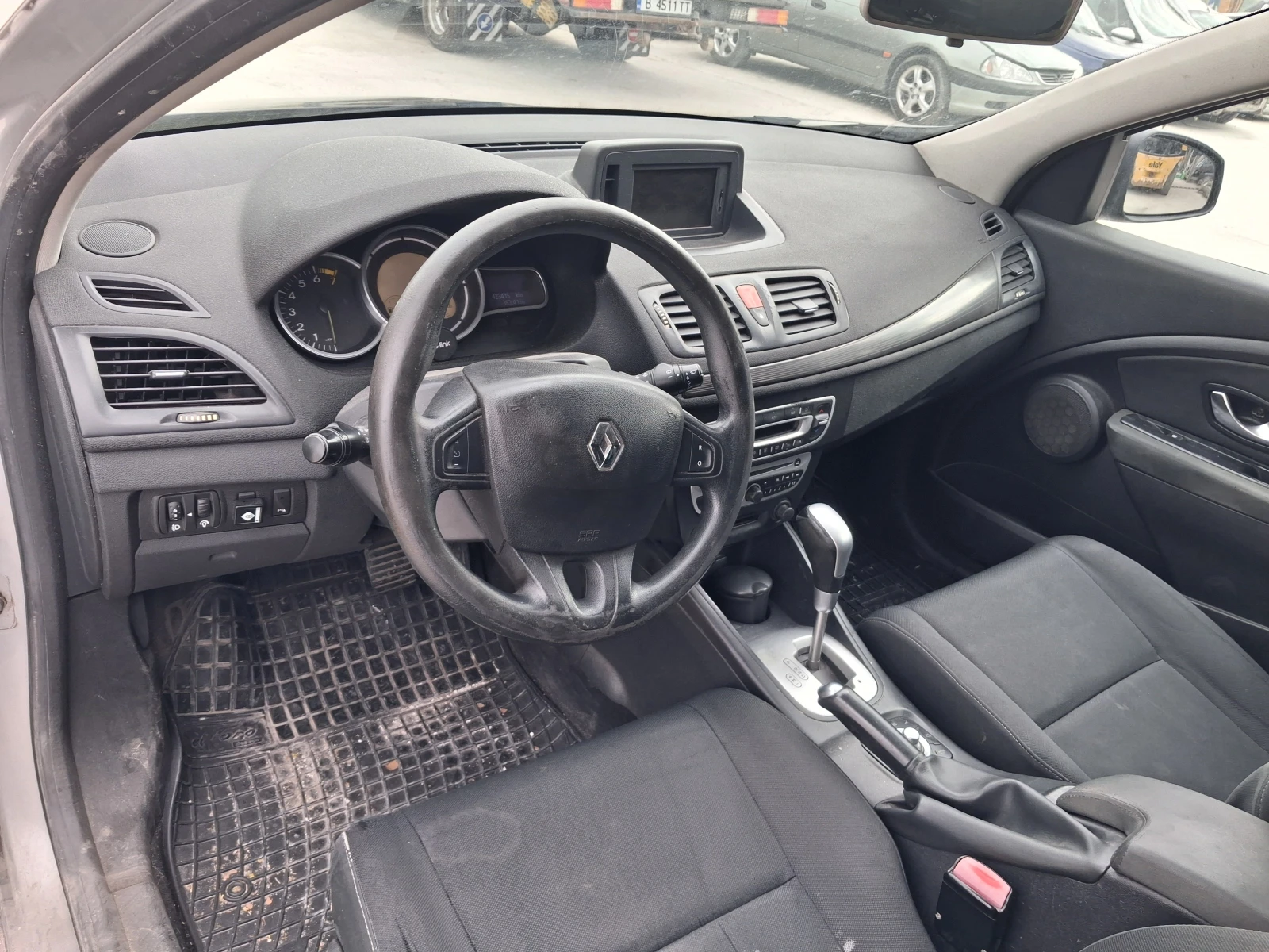Renault Megane 2.0i 140к.с. , снимка 6 - Автомобили и джипове - 54565935