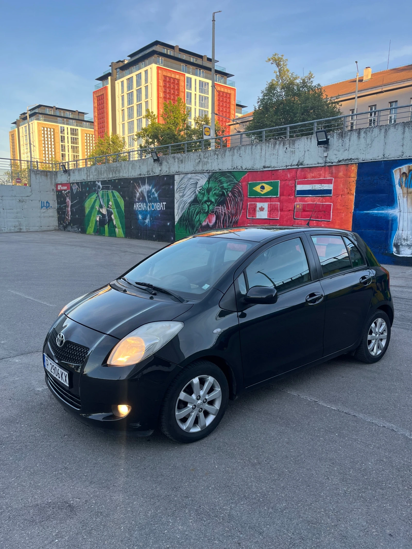 Toyota Yaris Toyota Yaris 1.3/ 87 к.с. | Икономична | Обслужена, снимка 2 - Автомобили и джипове - 55622344