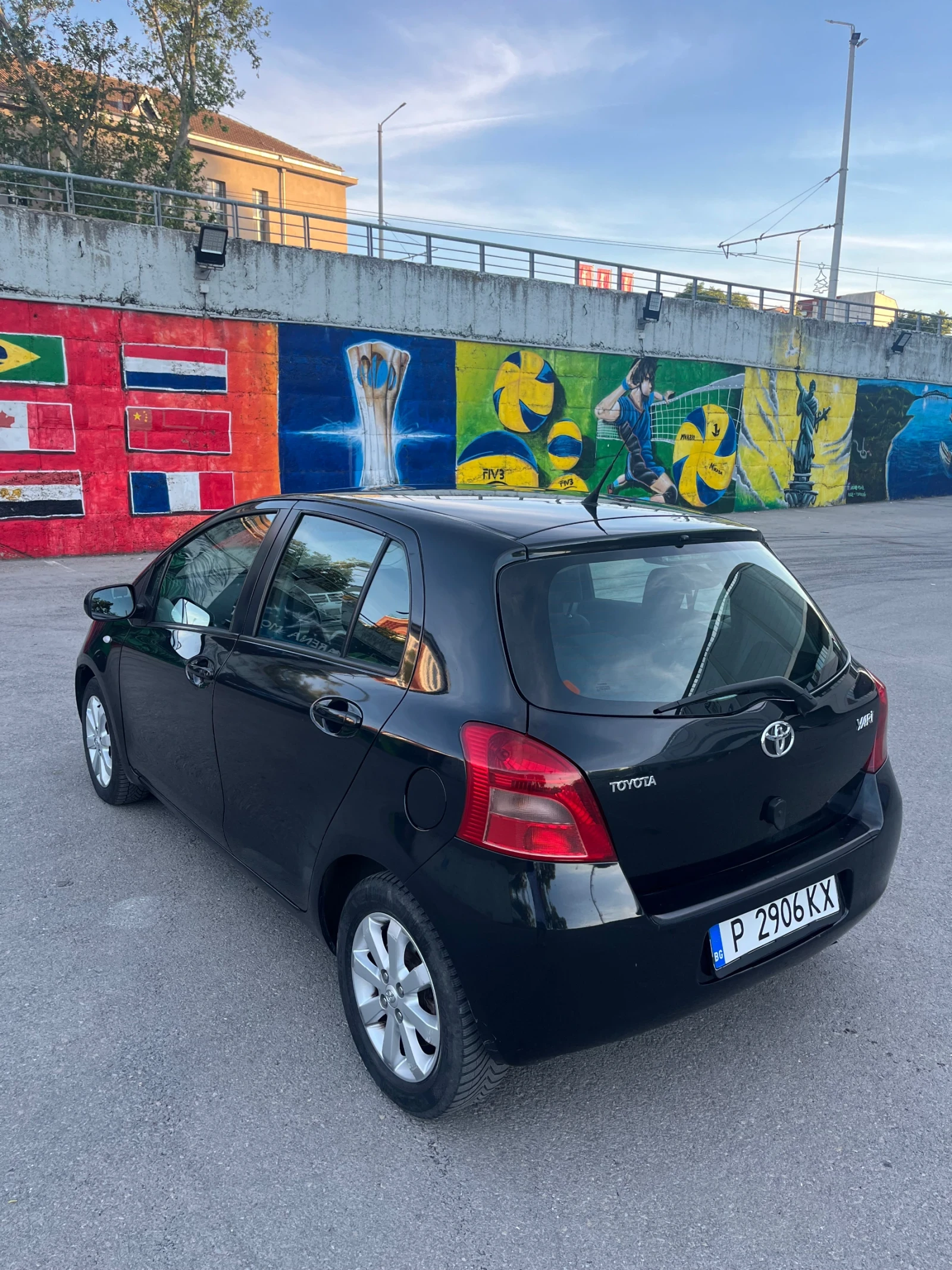 Toyota Yaris Toyota Yaris 1.3/ 87 к.с. | Икономична | Обслужена, снимка 5 - Автомобили и джипове - 55622344