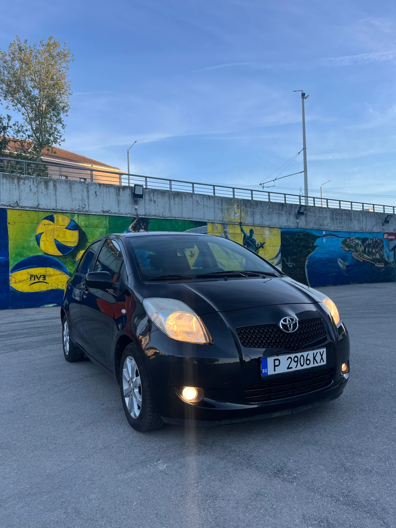 Toyota Yaris Toyota Yaris 1.3/ 87 к.с. | Икономична | Обслужена, снимка 3 - Автомобили и джипове - 55622344
