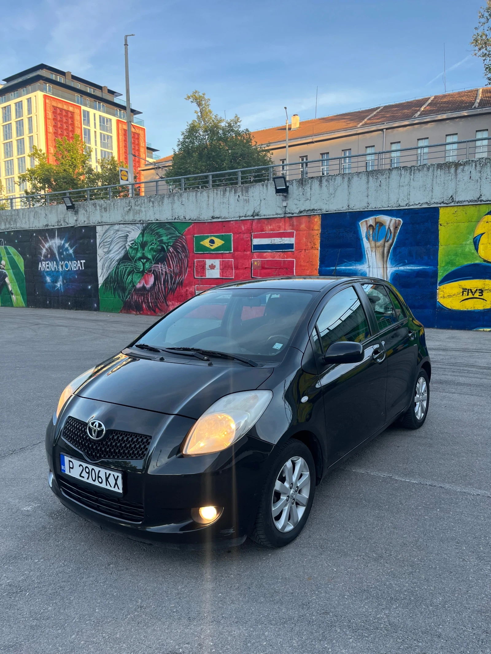 Toyota Yaris Toyota Yaris 1.3/ 87 к.с. | Икономична | Обслужена