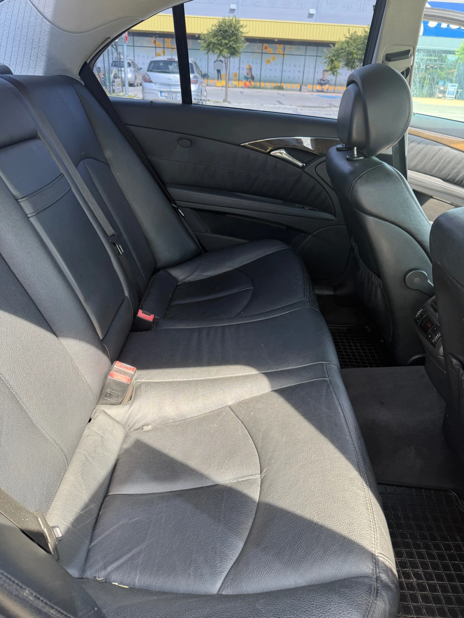 Mercedes-Benz E 270, снимка 10 - Автомобили и джипове - 54822428