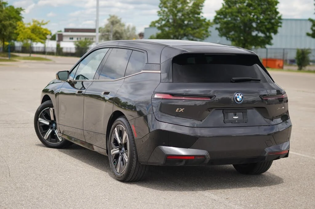 BMW iX 40* XDRIVE* HARMAN/ KARDON* 360 CAM* ПАНОРАМА, снимка 2 - Автомобили и джипове - 55063044