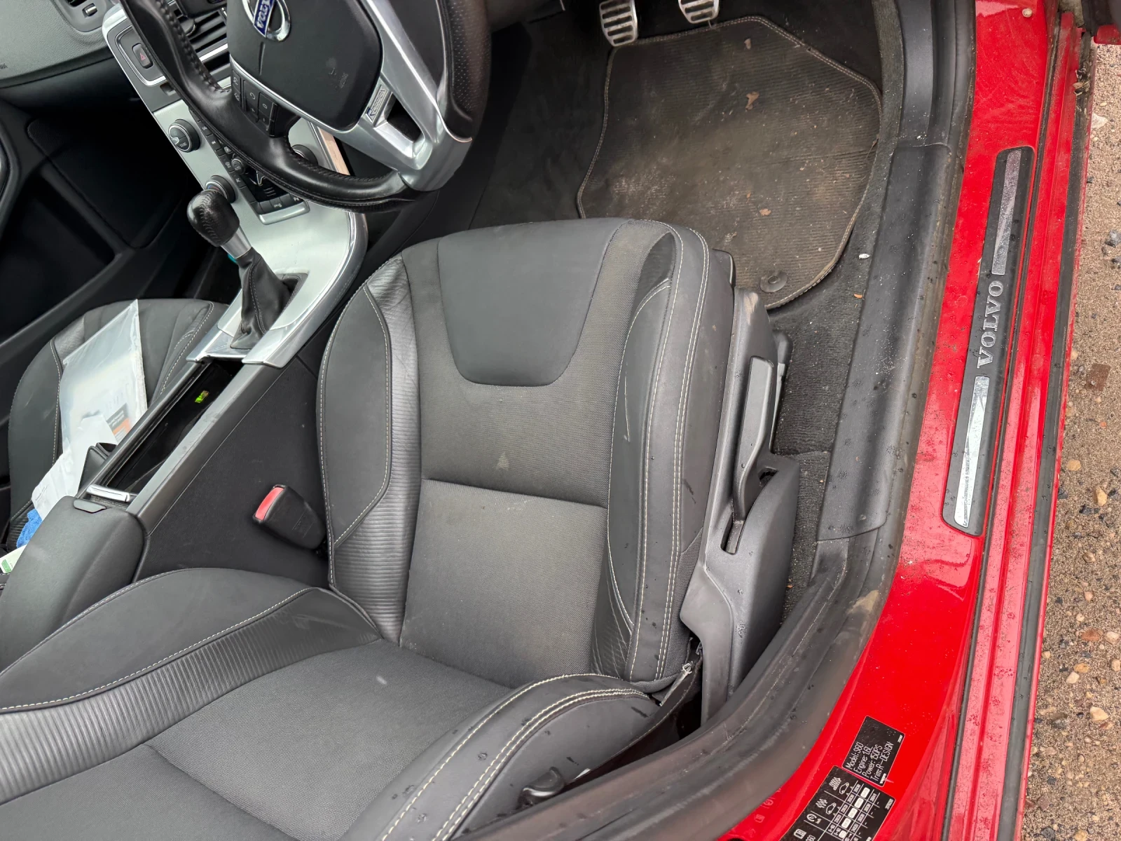 Volvo S60 1.6t T3 R-DESIGN, снимка 11 - Автомобили и джипове - 55430485