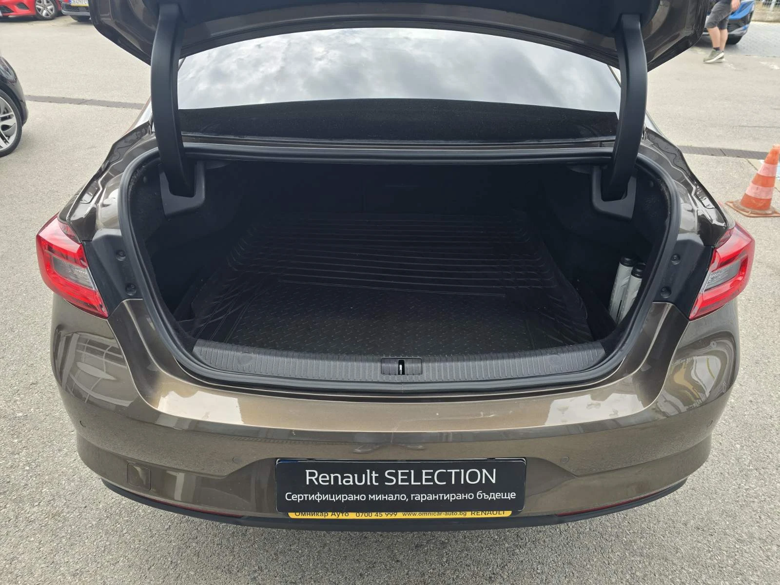 Renault Talisman 1.6 dCi 160 EDC, снимка 17 - Автомобили и джипове - 55457194
