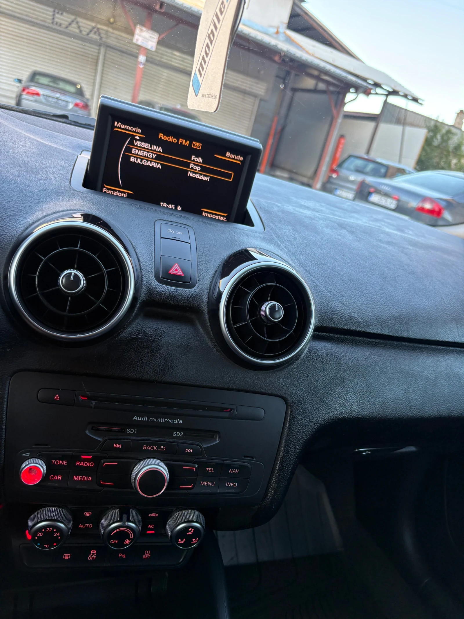 Audi A1 1.2 TFSI , снимка 11 - Автомобили и джипове - 55982073