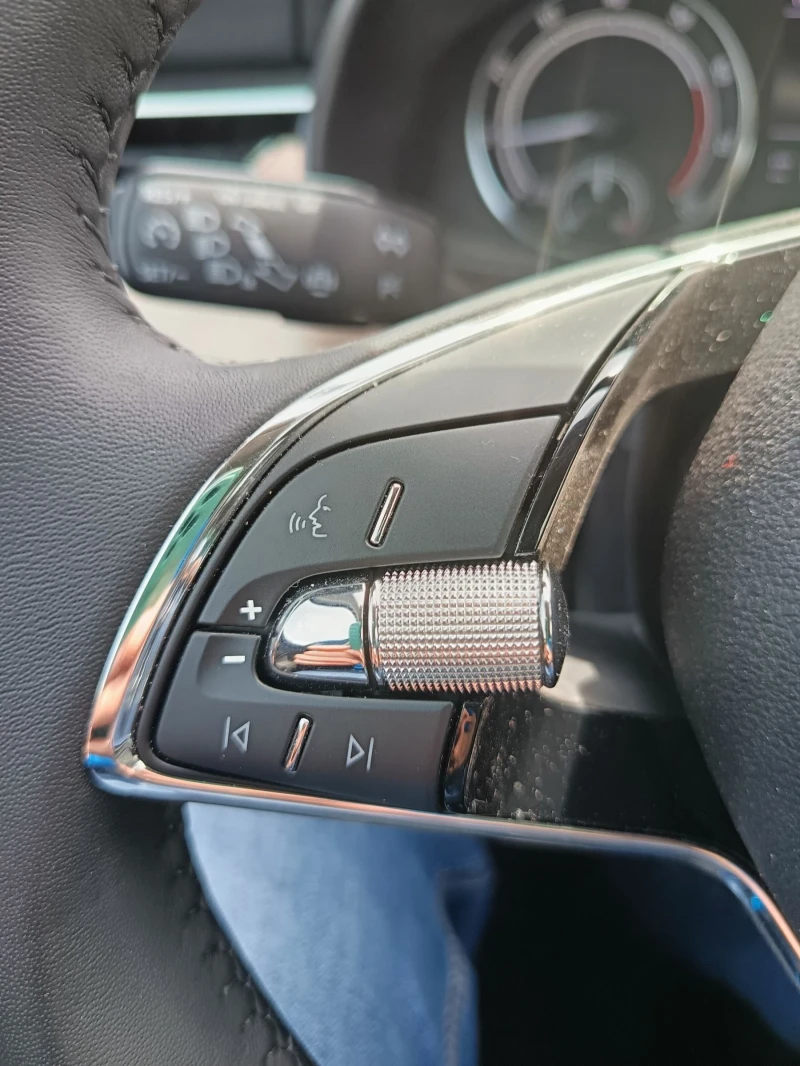 Skoda Kamiq 1, 5 TSI/7DSG Гаранция, снимка 10 - Автомобили и джипове - 52347600