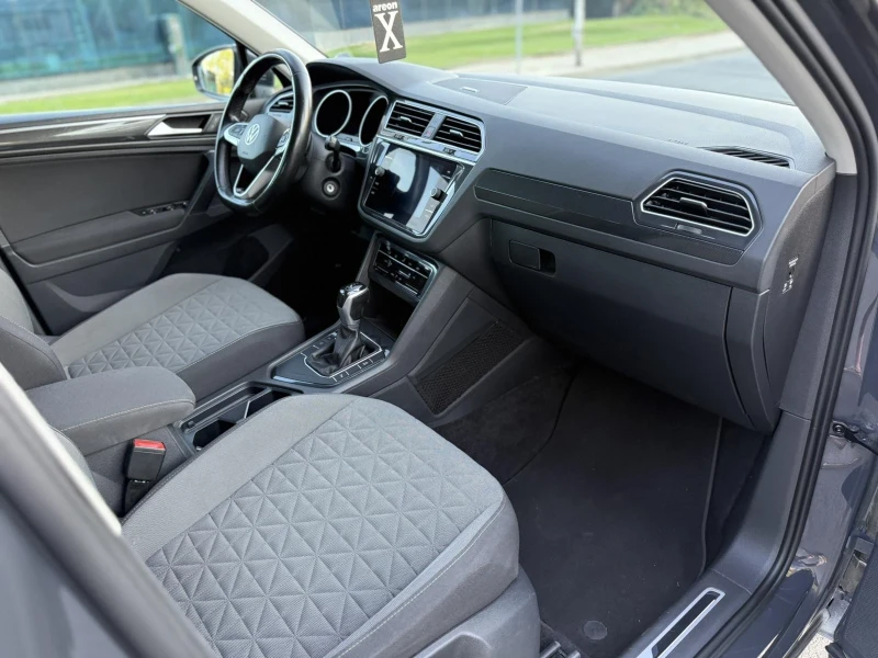 VW Tiguan, снимка 9 - Автомобили и джипове - 52485796