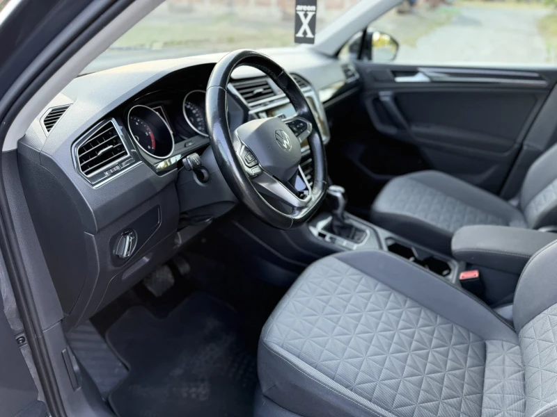 VW Tiguan, снимка 10 - Автомобили и джипове - 52485796