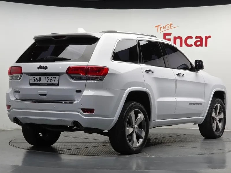 Jeep Grand cherokee 3.0 Diesel Overland Wk2, снимка 2 - Автомобили и джипове - 55264134