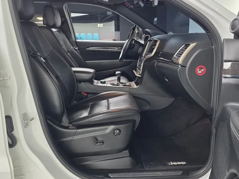 Jeep Grand cherokee 3.0 Diesel Overland Wk2, снимка 11 - Автомобили и джипове - 55264134