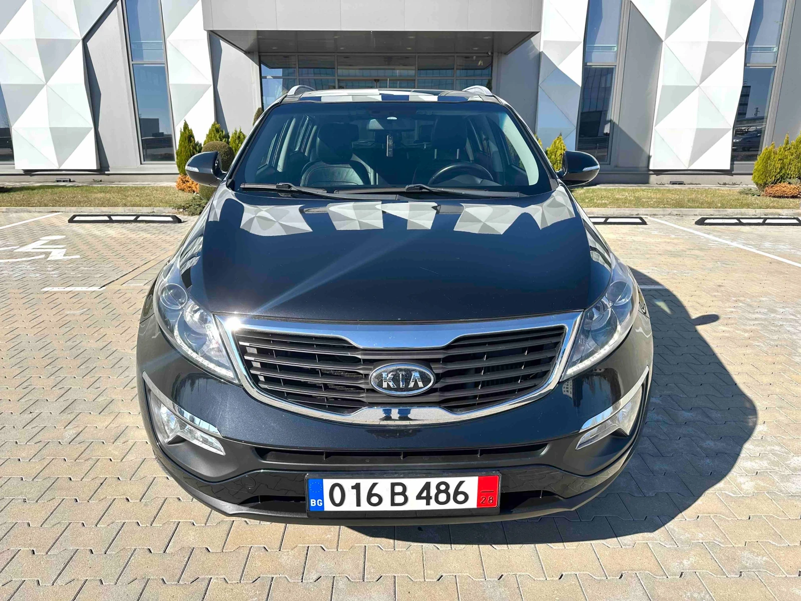 Kia Sportage 2.0 PREMIUM-FULL-4x4 - изображение 2