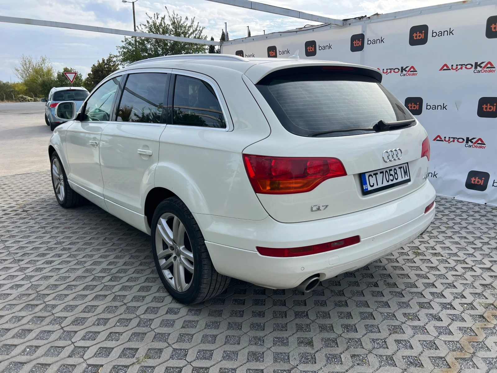 Audi Q7 4.2TDI-326кс= 7МЕСТА= ПАНОРАМА= КАМЕРА= ПОДГРЕВ - изображение 5