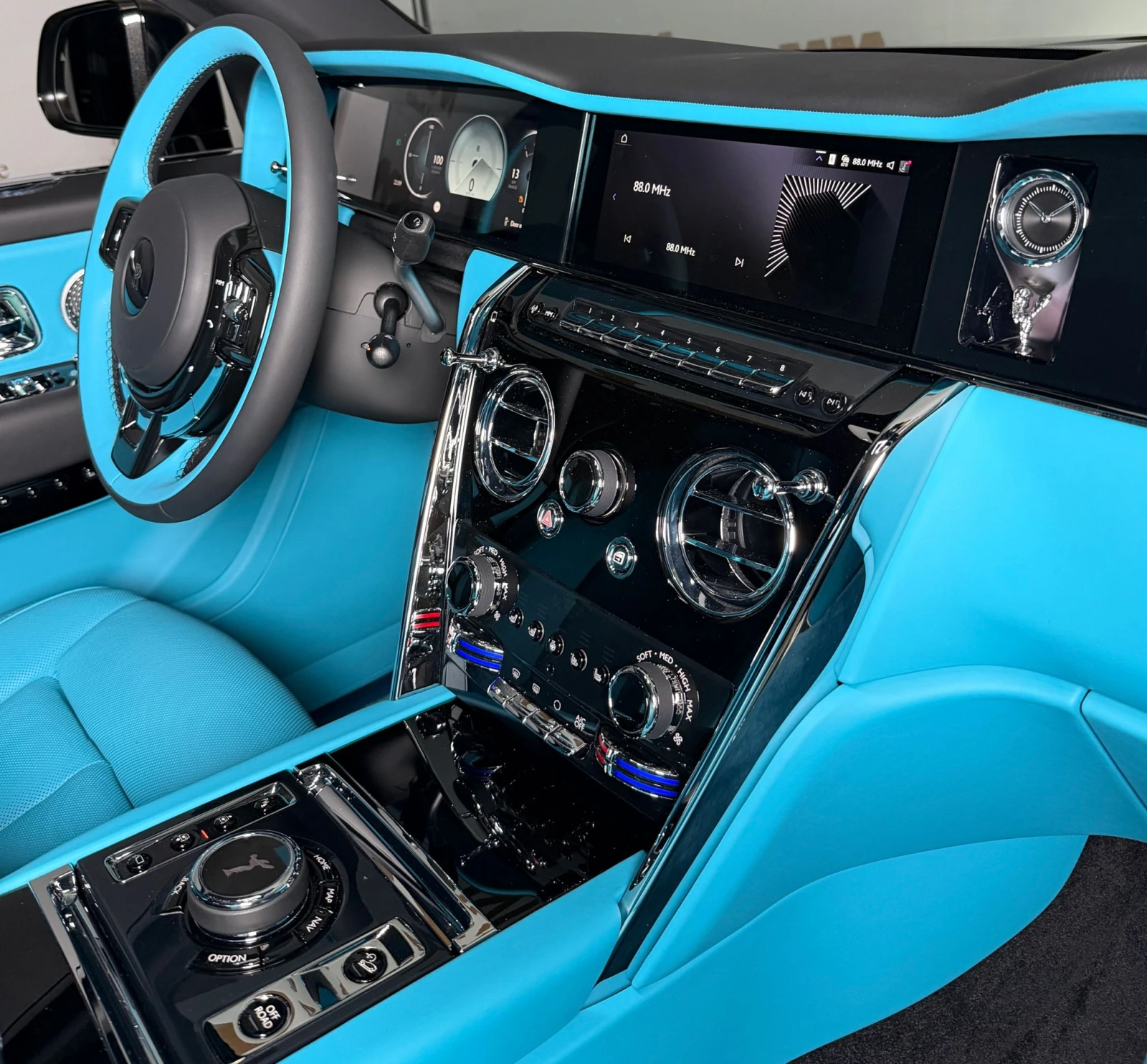 Rolls-Royce Cullinan Series II Facelift* Black+ Turchese, снимка 11 - Автомобили и джипове - 54275490