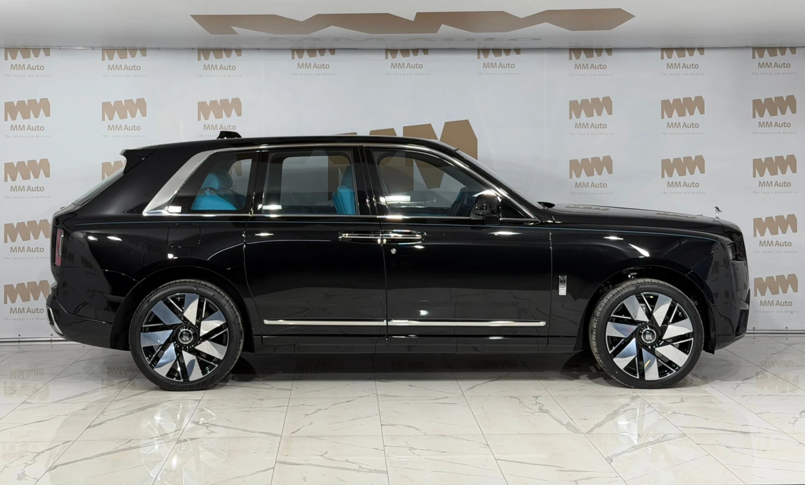 Rolls-Royce Cullinan Series II Facelift* Black+ Turchese, снимка 2 - Автомобили и джипове - 54275490