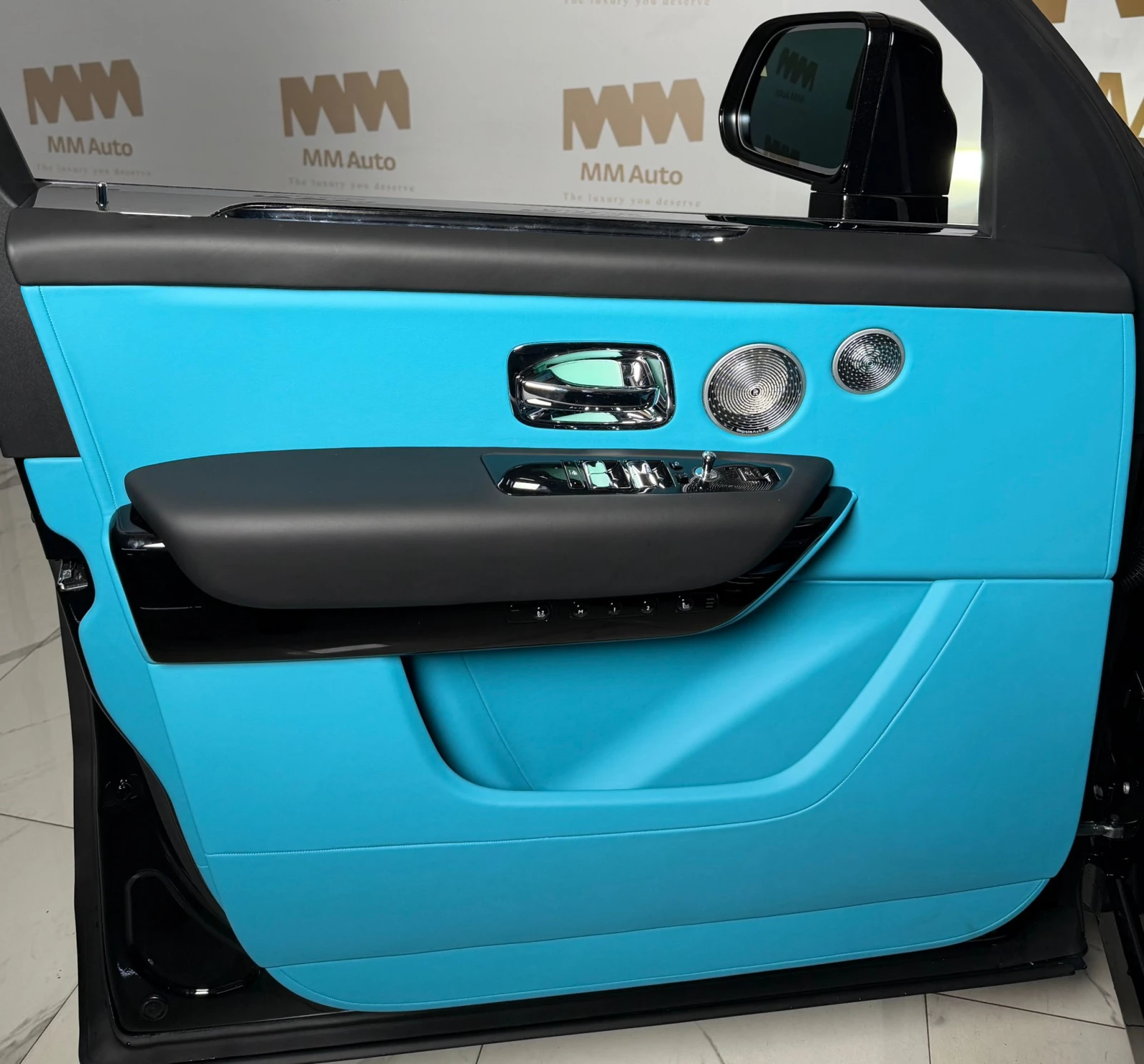 Rolls-Royce Cullinan Series II Facelift* Black+ Turchese, снимка 6 - Автомобили и джипове - 54275490