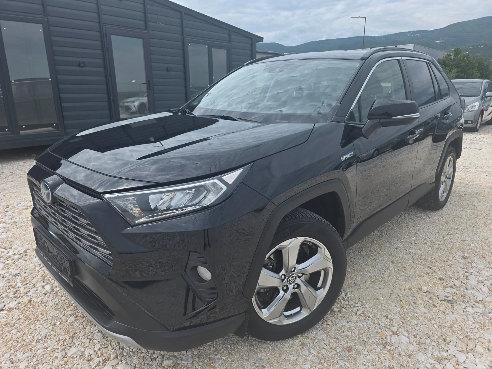 Toyota Rav4 2.5 Hybrid 4x4 в ГАРАНЦИЯ Пълна Сервизна в Тойота