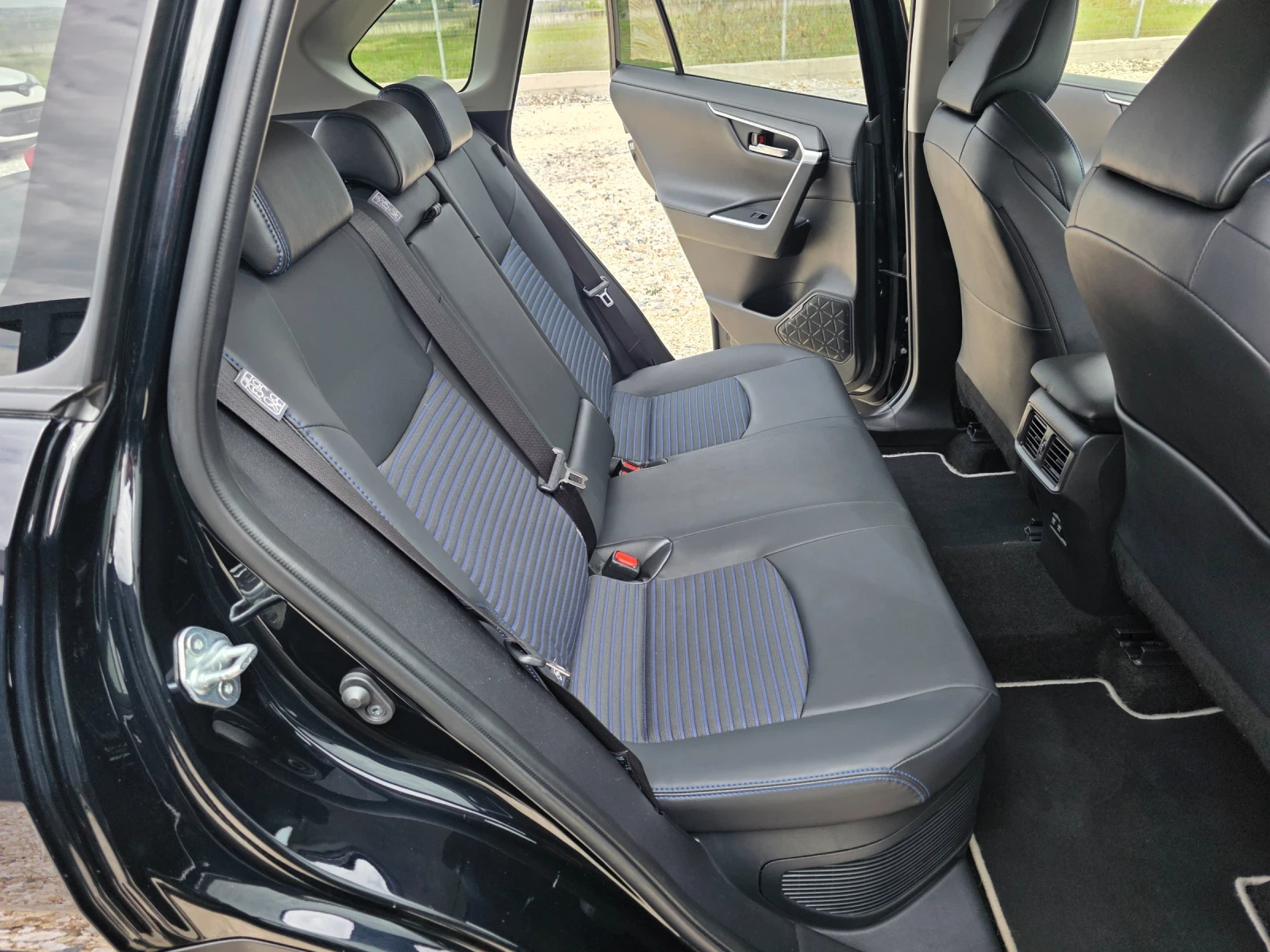 Toyota Rav4 2.5 Hybrid 4x4 в ГАРАНЦИЯ Пълна Сервизна в Тойота, снимка 9 - Автомобили и джипове - 54626035