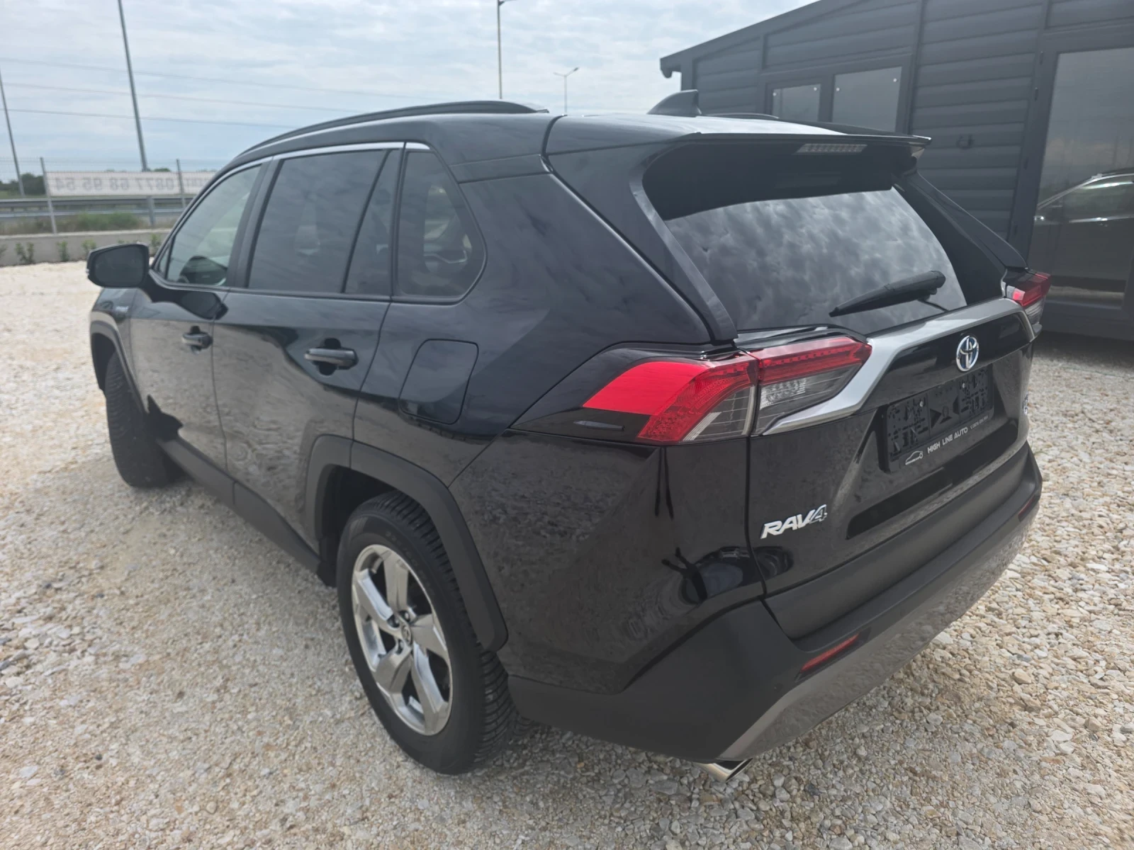 Toyota Rav4 2.5 Hybrid 4x4 в ГАРАНЦИЯ Пълна Сервизна в Тойота, снимка 2 - Автомобили и джипове - 54626035