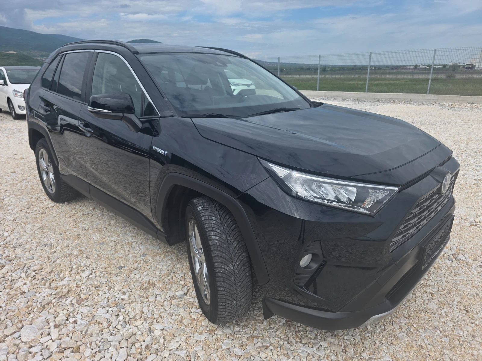 Toyota Rav4 2.5 Hybrid 4x4 в ГАРАНЦИЯ Пълна Сервизна в Тойота, снимка 4 - Автомобили и джипове - 54626035