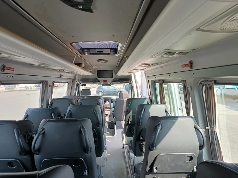 VW Crafter, снимка 8 - Бусове и автобуси - 51689073