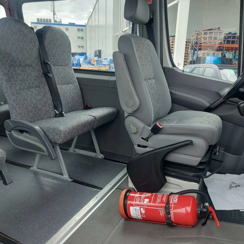 Mercedes-Benz Sprinter 17 места, РАМПА, снимка 8 - Бусове и автобуси - 52597058