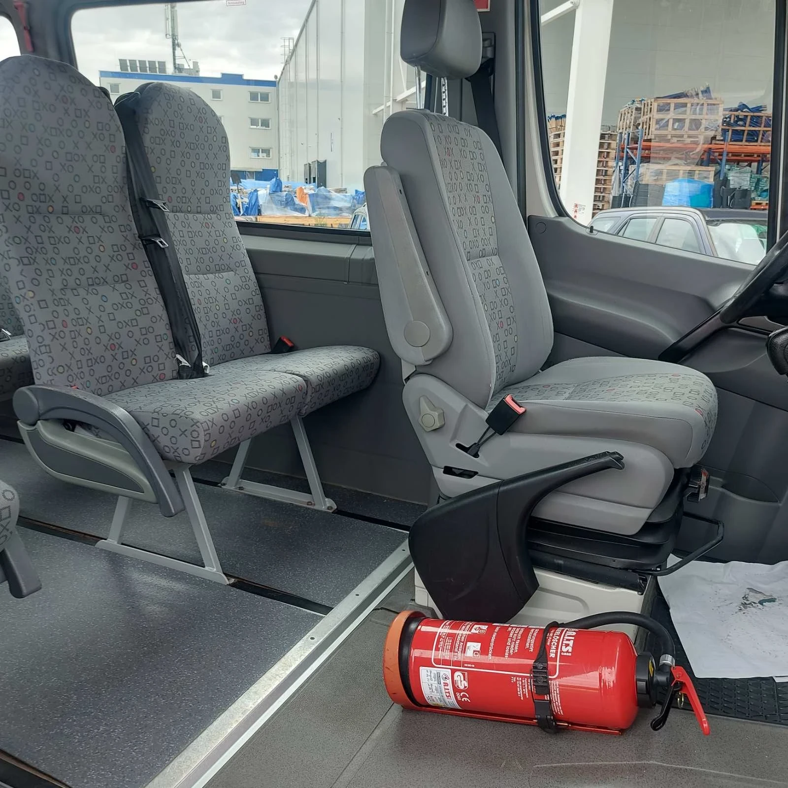 Mercedes-Benz Sprinter 17 места, РАМПА - изображение 8