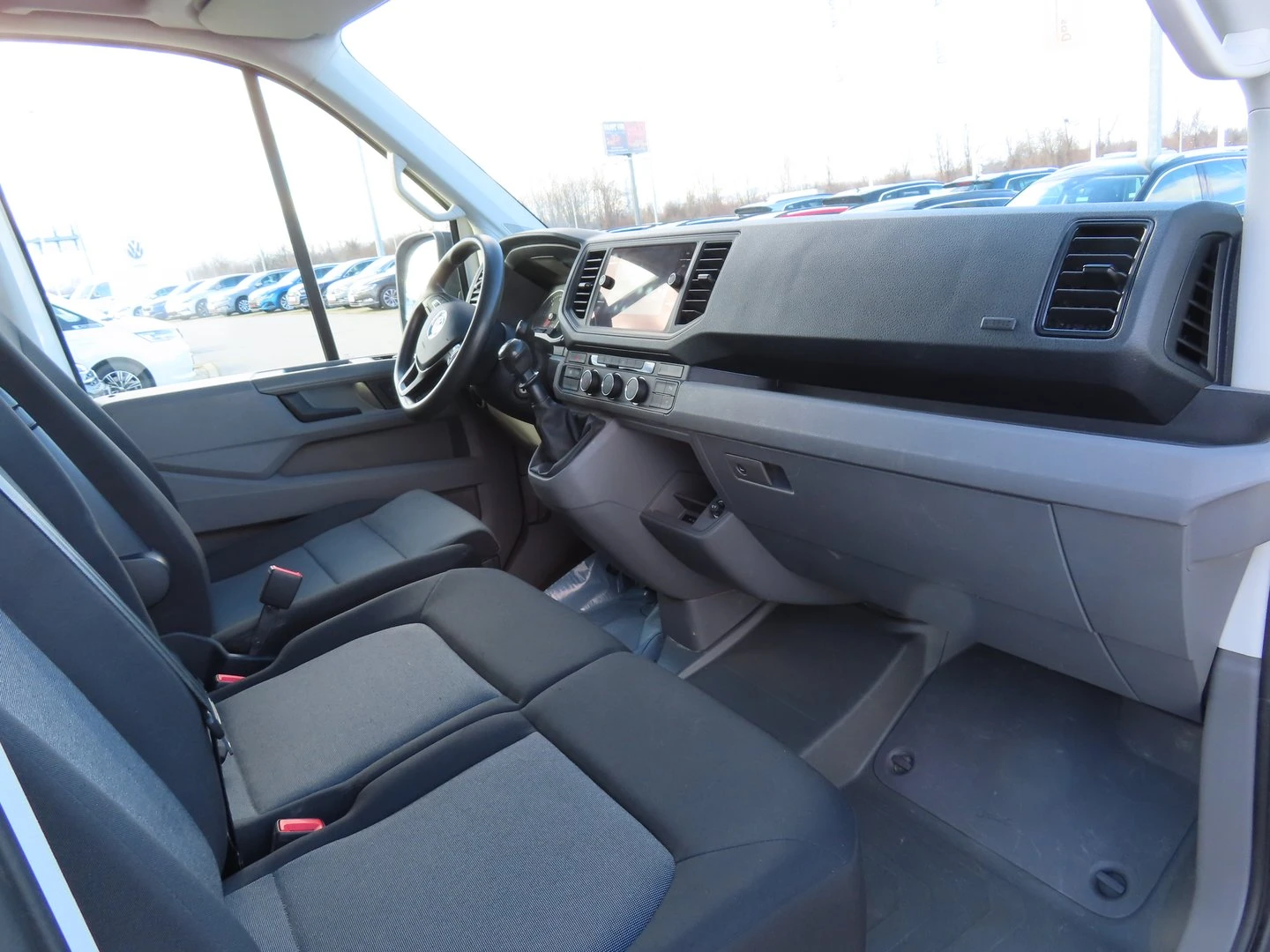 VW Crafter 35 Kasten M 11.3 m3 TDI предно - изображение 5