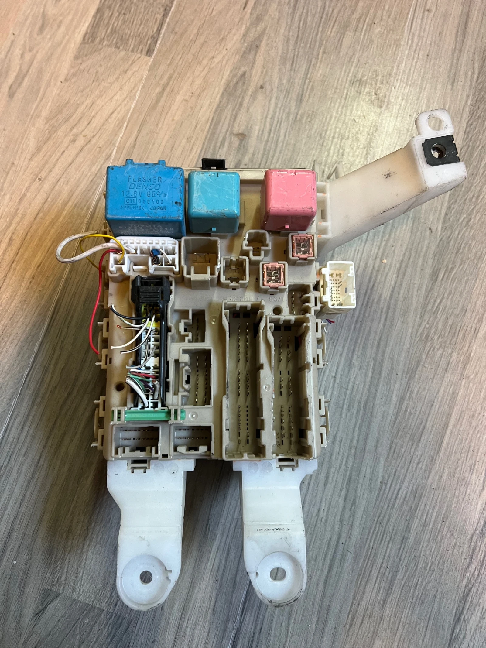 82730-02J71 ����� � ������������ TOYOTA AURIS 82730-02J71 | Mobile.bg � ����������� 2