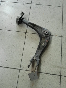 Носач преден десен Пежо 407 3.0Б В6 (7)