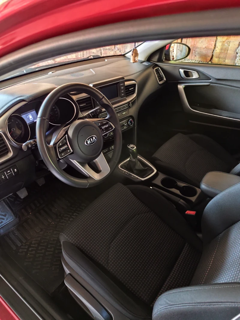 Kia Ceed 1.0 GDI, снимка 9 - Автомобили и джипове - 46747422