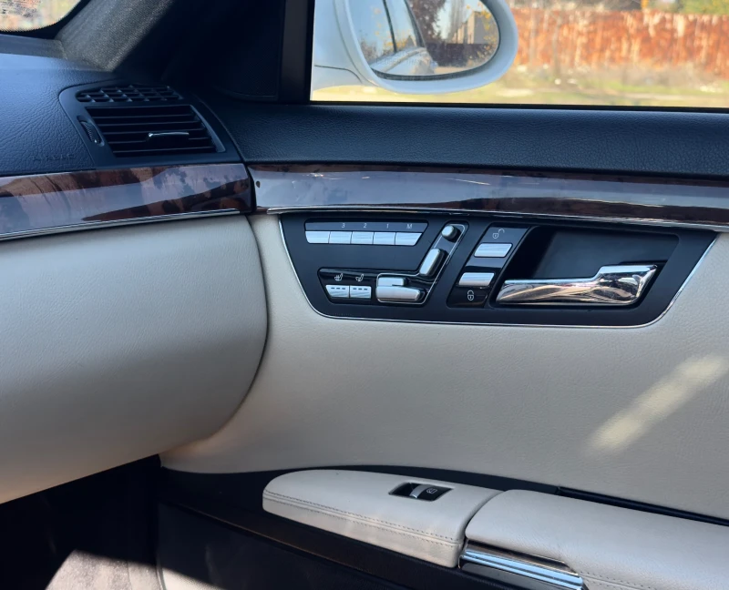 Mercedes-Benz S 550 - AMG/МАСАЖИ/ПОДГРЕВ И ОБДУХВАНЕ/4MATIC, снимка 13 - Автомобили и джипове - 52417634
