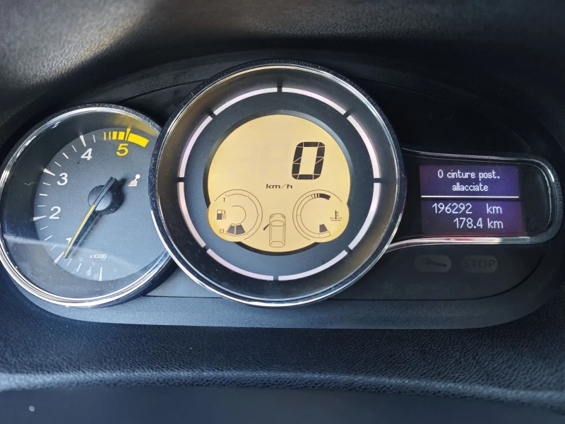 Renault Megane 1.5/110KC, снимка 8 - Автомобили и джипове - 52828353