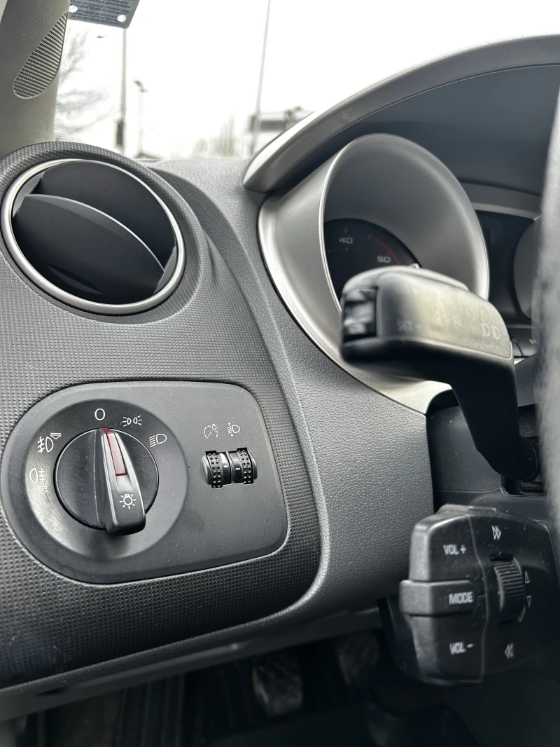 Seat Ibiza, снимка 12 - Автомобили и джипове - 53222750