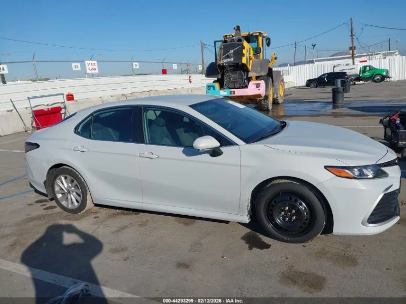 Toyota Camry 2.5l Le Awd, снимка 13 - Автомобили и джипове - 53570996