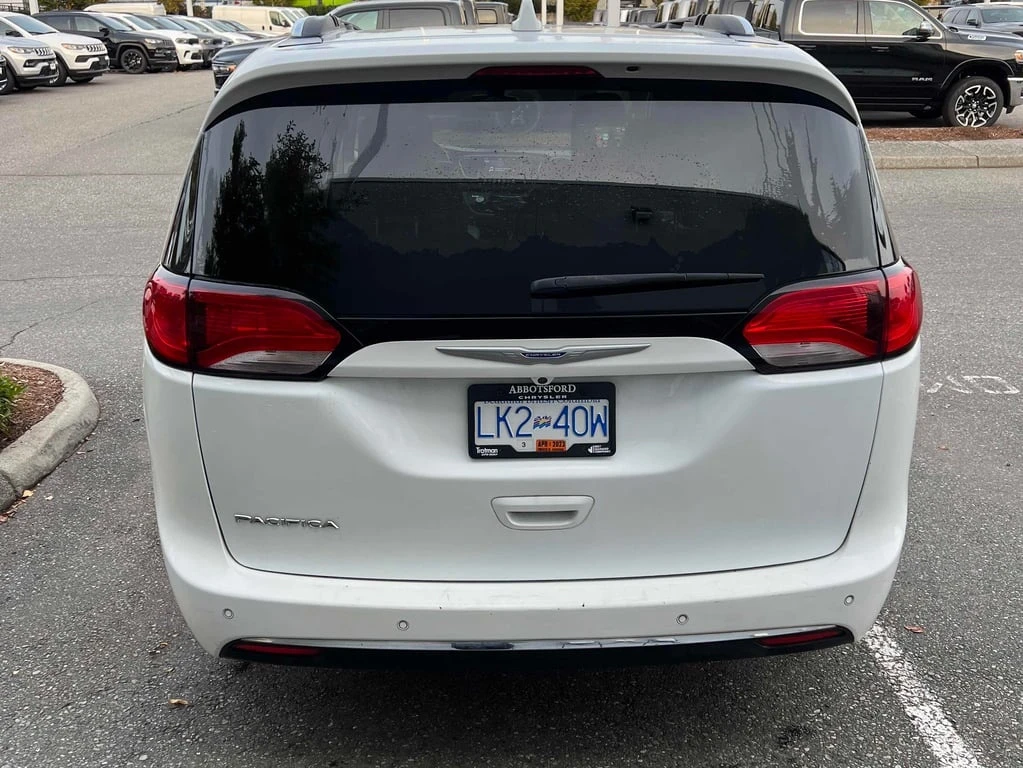 Chrysler Pacifica * Touring L Plus * CARFAX * БЕЗ ПЪРВОНАЧАЛНА ВНОСК - изображение 4