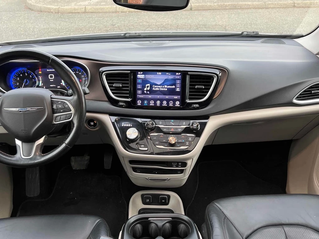 Chrysler Pacifica * Touring L Plus * CARFAX * БЕЗ ПЪРВОНАЧАЛНА ВНОСК - изображение 9