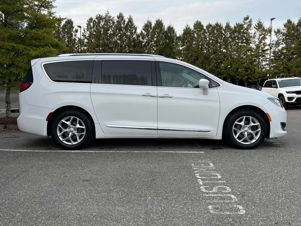 Chrysler Pacifica * Touring L Plus * CARFAX * БЕЗ ПЪРВОНАЧАЛНА ВНОСК - изображение 3