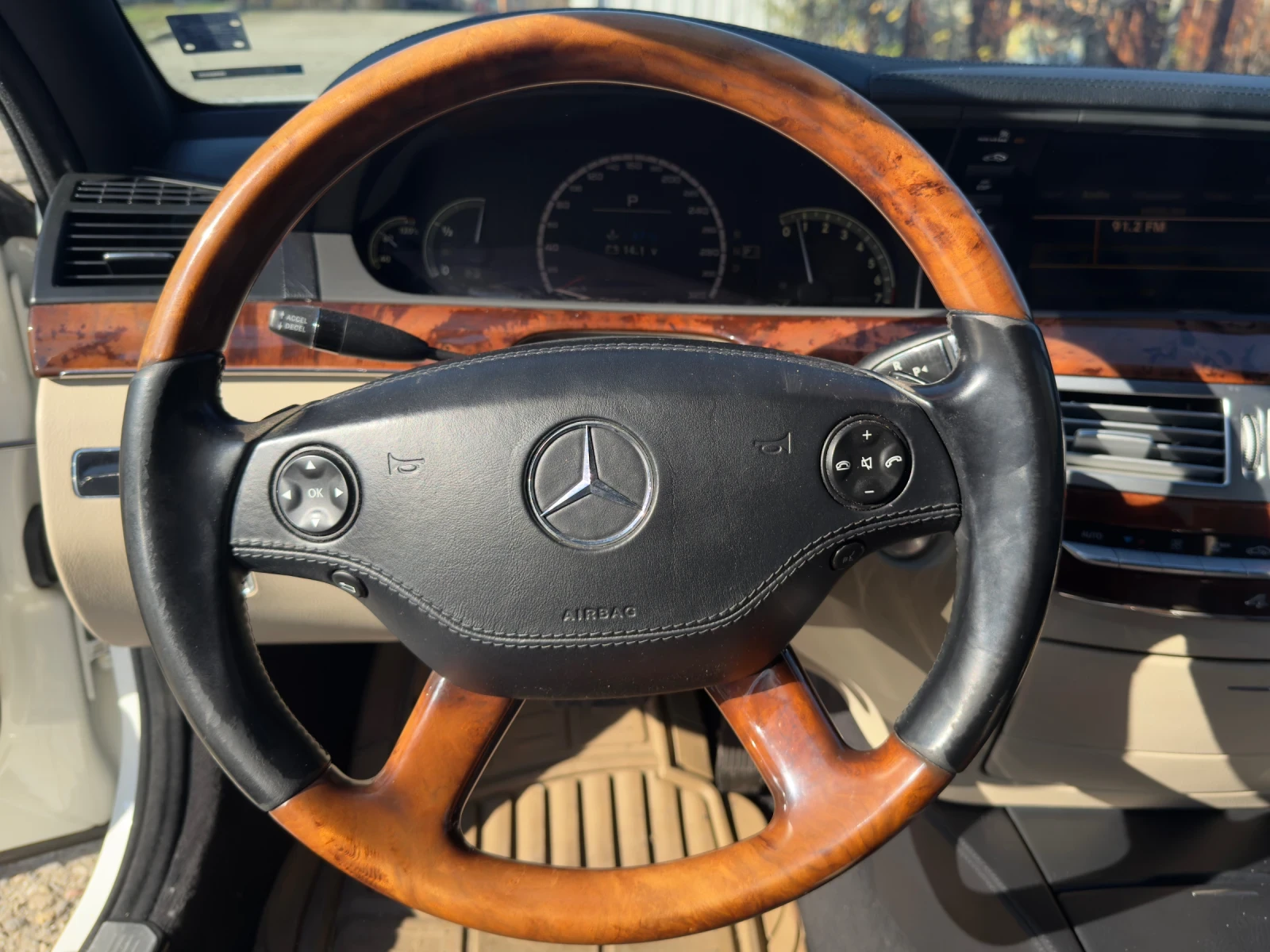 Mercedes-Benz S 550 - AMG/МАСАЖИ/ПОДГРЕВ И ОБДУХВАНЕ/4MATIC - изображение 10