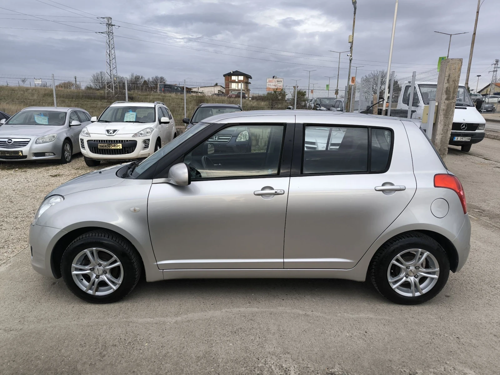 Suzuki Swift 1.3i - изображение 6